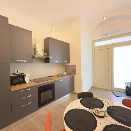 Crelugia - Style & Comfort Near Vecchia Будинок відпочинку *